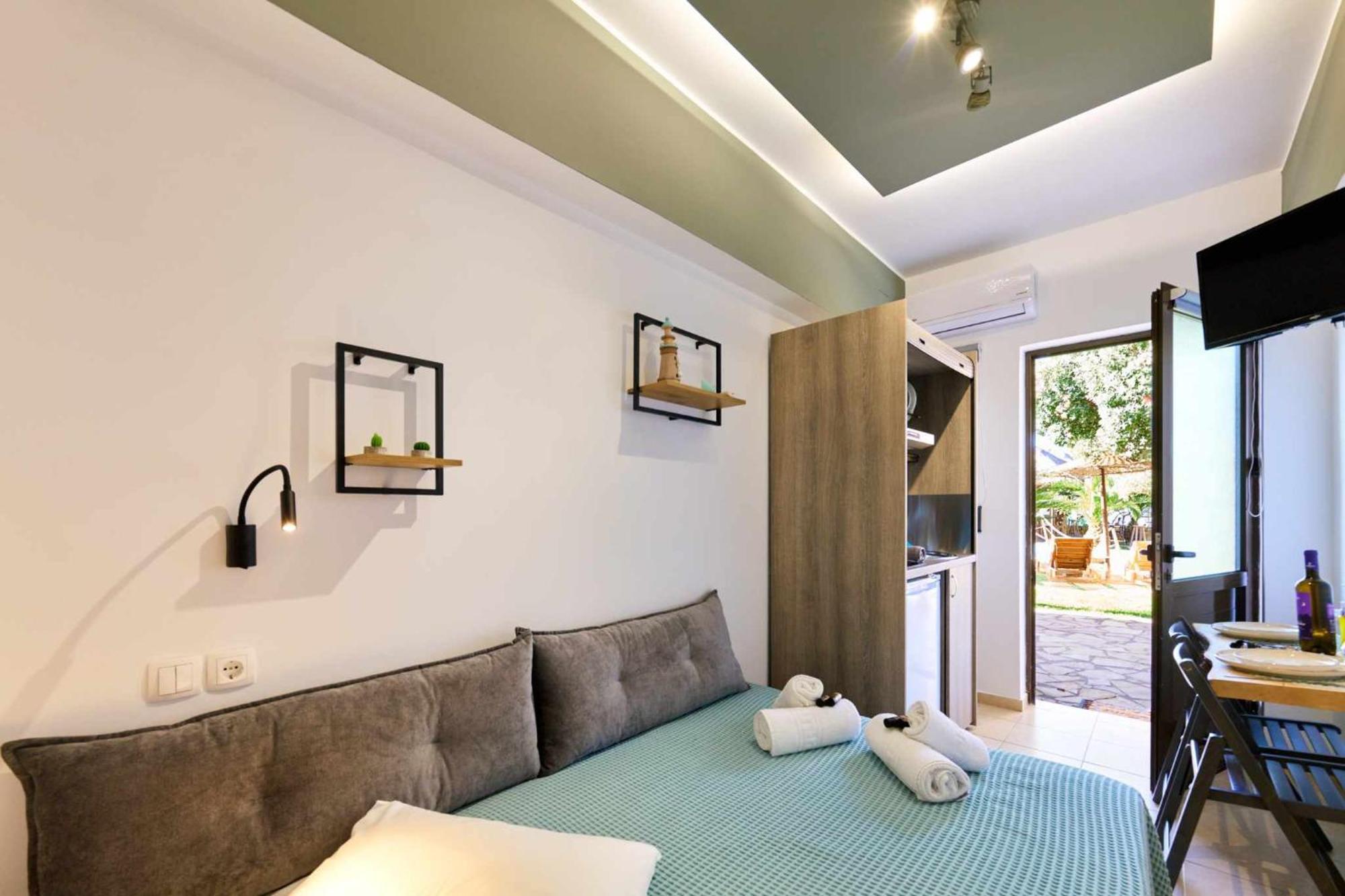 Villa Gereoudis Seaview Apartments-Pool & Bar Колимвари Екстериор снимка