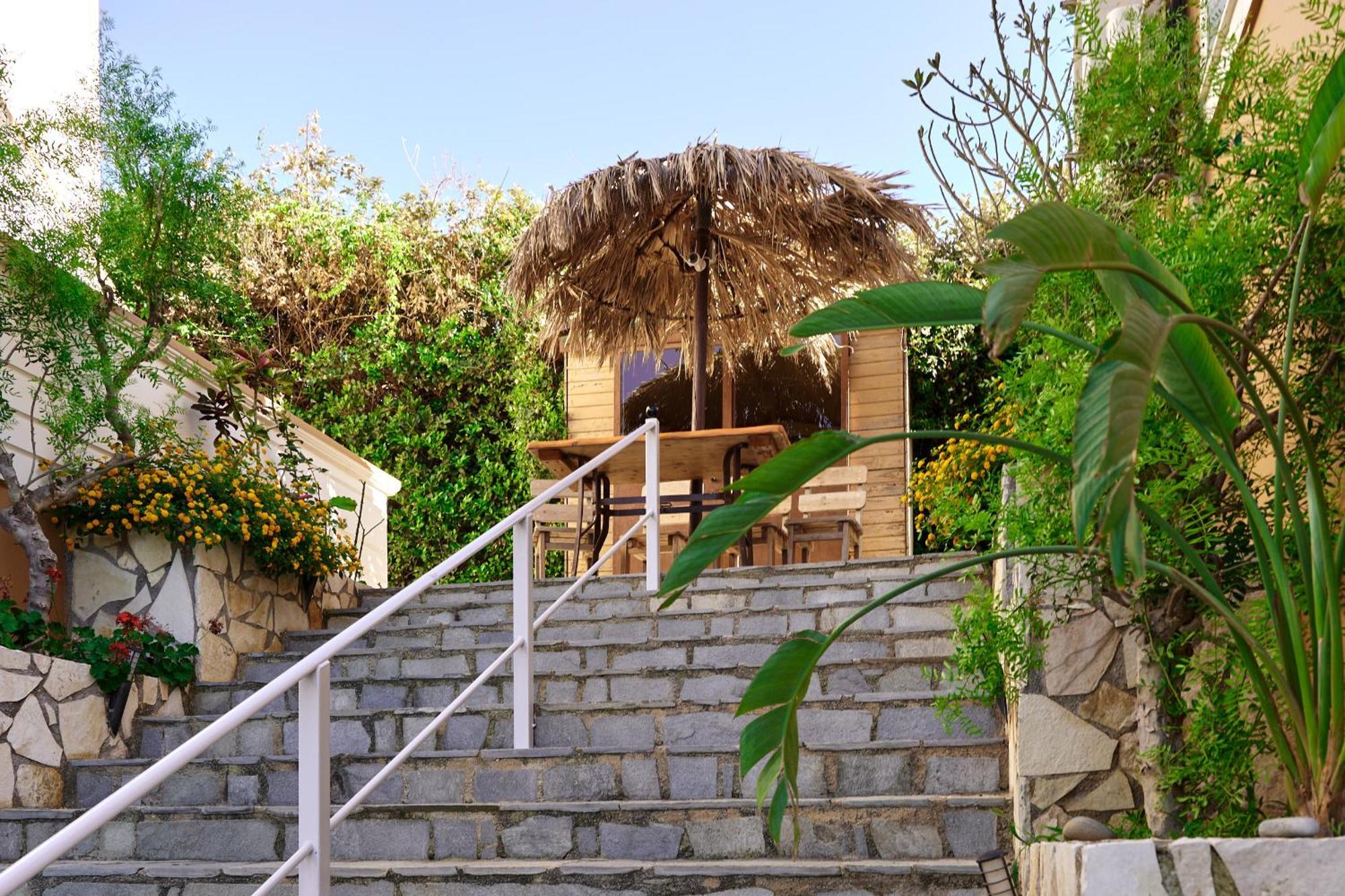 Villa Gereoudis Seaview Apartments-Pool & Bar Колимвари Екстериор снимка